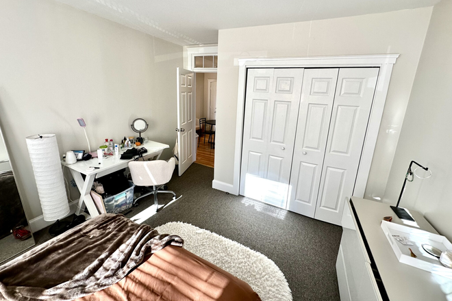 1 - BU South Campus 1 bed split (2 bedroom) No Fee Avail 9/1