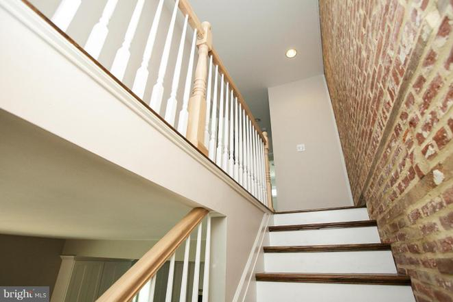 Stairs - 3 Bedroom, 2.5 Baths Near Johns Hopkins Medical and Public Health Campuses House
