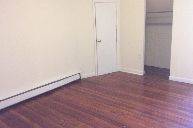 bedroom - Large hardwood floor apartment near Campus!