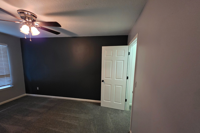 Bedroom 1 - Quiet, Study-Oriented Room in North Charleston Gated Community Townhome