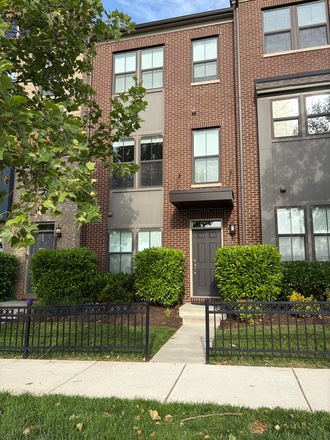 4 floor townhome - 3 bed townhome 1 mile from campus for rent
