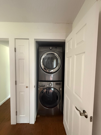 Laundry - 6BR House, Walking Distance to SBU!