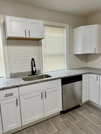 kitchen - 2 Bed on Goulding fox point neighborhood