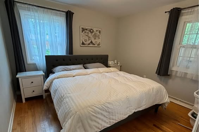 Bedroom - Perfect Location! 5 bedroom house walking distance to campus and Whole Foods