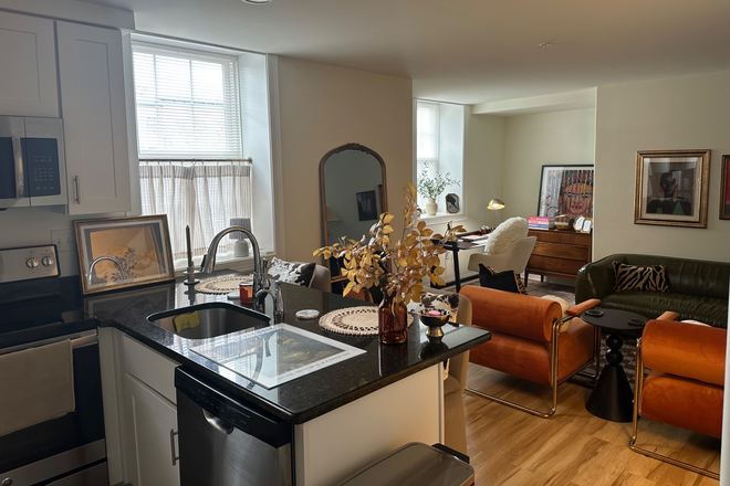 Living floor - Northampton fully furnished 1 bed, 1.5 bath, July 1-December 2026 Apartments