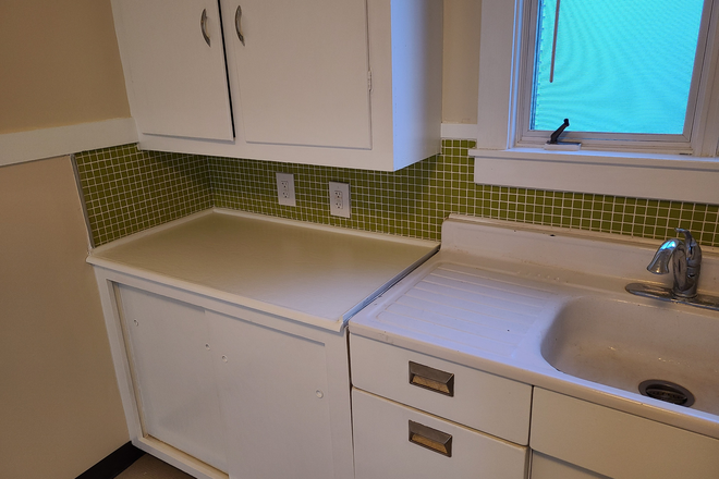 kitchen - 1-bedroom Porter Sq $2450, offstreet parking, 2 minutes to redline