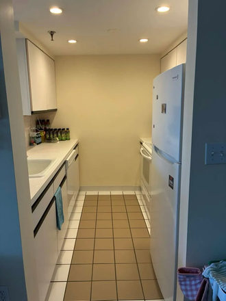 kitchen - 1933 Commonwealth Ave Brighton Ma, Private bed+bath available in 2b2b. August is FREE! Apartments