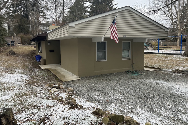 Street View - 313 W. Nields Street (2 roommate needed)