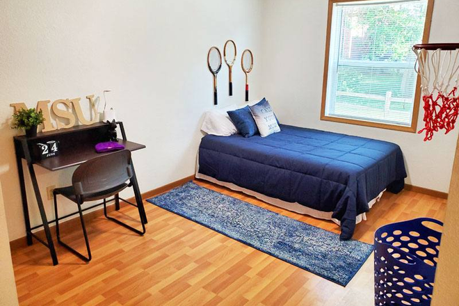 Bedroom - Highland hills North Apartments