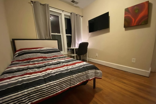 Bedroom - Furshished Cozy room in Columbia Heights.