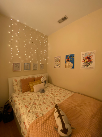 Photo 1 - Bedroom in City Green Apartment