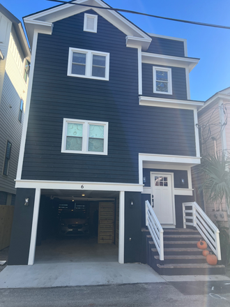 3/3 Apt B Duplex Front Entrance - Woodall Cozy Court Duplex 3 bedroom available duplex Walking Distance to Campus