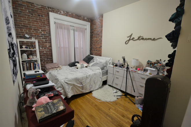 Bedroom 1 - 2 Bedroom on Marlborough St - Available 9/1/26