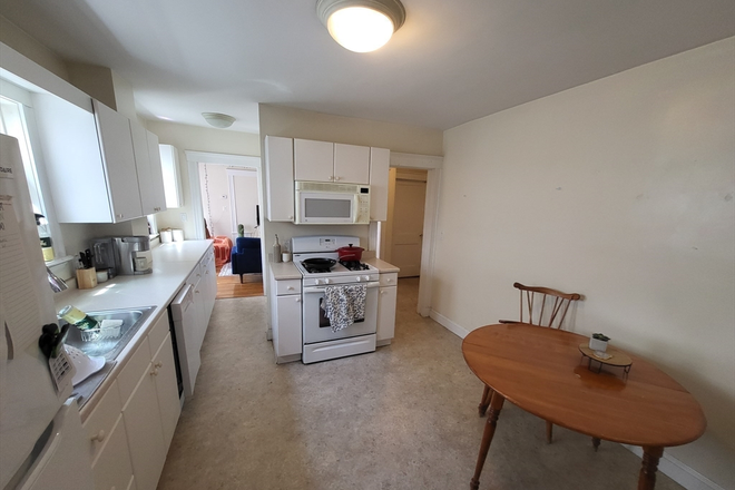 Kitchen View 1 - 3 Bedroom Apartment Somerville: Porter/Davis/Ball Square