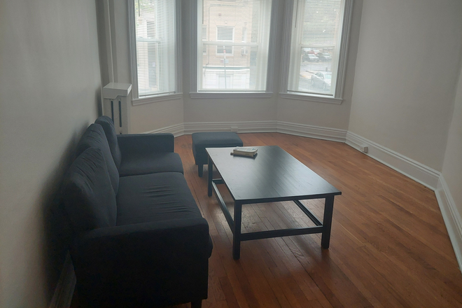 Living area - Room in shared 2 bed 1 bath apartment