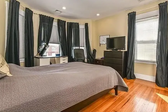 Bedroom - RENTING 1 BEDROOM within a 4 Bed, 2.5 Bath apt. in Brookline/Chestnut Hill, MA