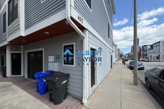 Exterior - CROWN JEWEL 4 Bed in South Boston!! This unit have EVERYTHING!!