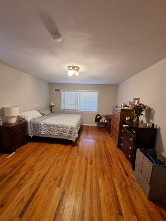 Bedroom - Shared House Roommate - Furnished - current Grad student /young professional - Available 10/24