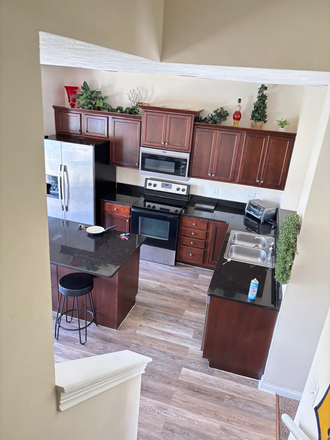 Kitchen - Gorgeous 4 Bedroom, 3.5 Bath Townhouse with 2 car garage In Dublin Village!
