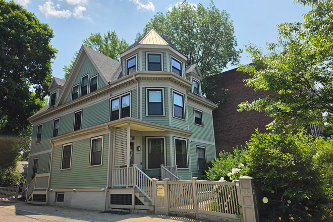Exterior - Modern 2 Bedroom with Cathedral Ceilings and in-unit Laundry. Harvard Sq.