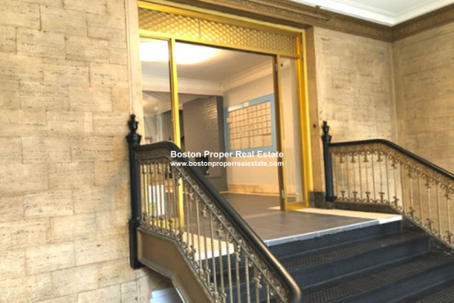 A - 2 BED WITH LIVING ROOM IN KENMORE Apartments