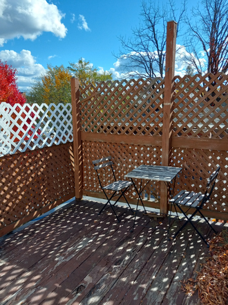 . - Large sunny 1 BR 3rd floor, private porch, eat-in-kitchen, parking, in Federal Hill Apartments