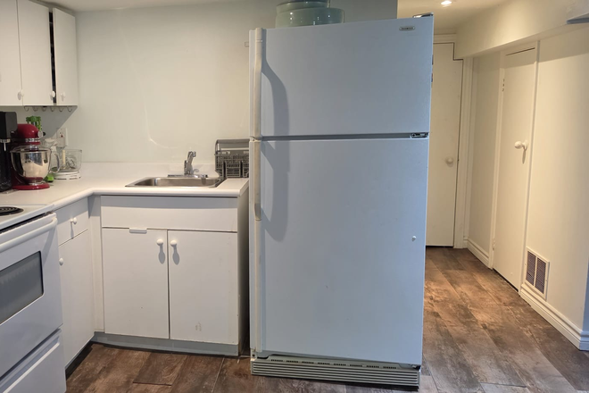 kitchen - One-bedroom basement apartment - great location!