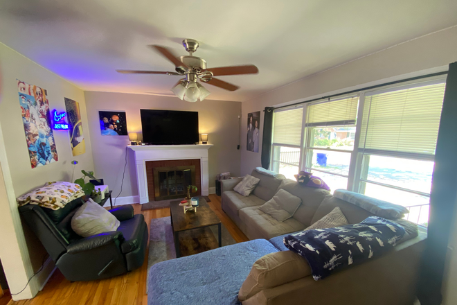 Living Room - Pre-Leasing for Fall 2026- *Walking distance to ECU campus and Downtown*