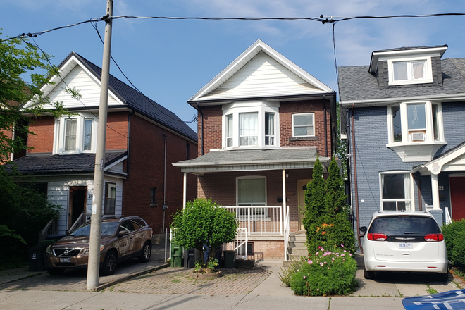 Exterior front - Bloordale Village- 1 bedroom in 3 bdrm Basement Apartment, Walk to Subway and Shops!!