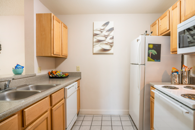 Kitchen - Knights Circle / Phase II by Entrance Apartments