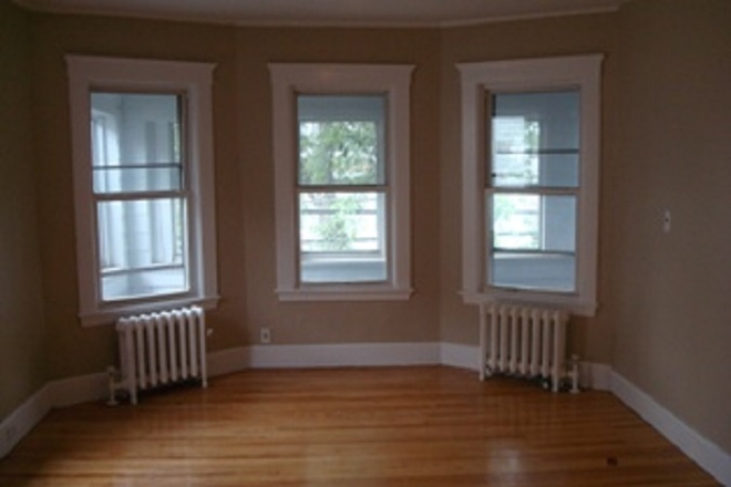 living room - No Fee! (Super Deal!) Tufts 5 or 6 BDRM $900 per person 8min.walk to Tufts 6/1/27