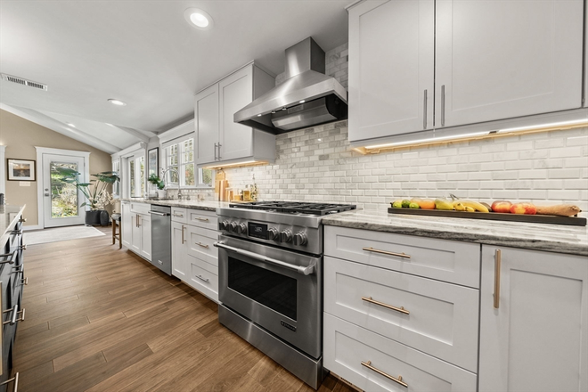 kitchen - 5 bed 2.5 bath House Waltham
