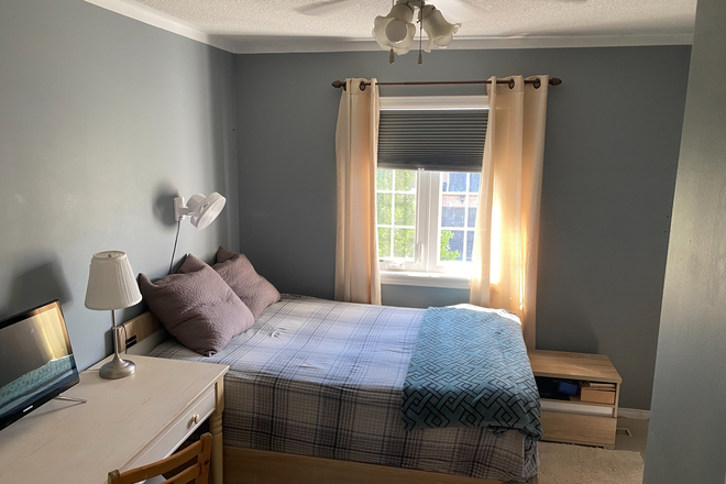 room only - Bright, quiet room ideal for a focused and responsible student