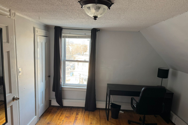 Bedroom - One bedroom available in a 4bd1b