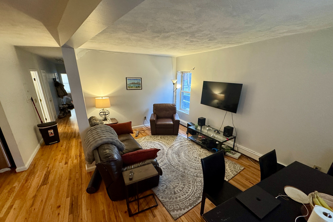 Living area - Summer sublicense near Kendall square Apartments