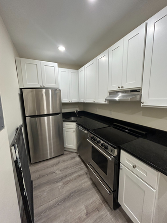 Kitchen - 3 Bed Available NOW! CONTACT NOAH 603-470-8181!