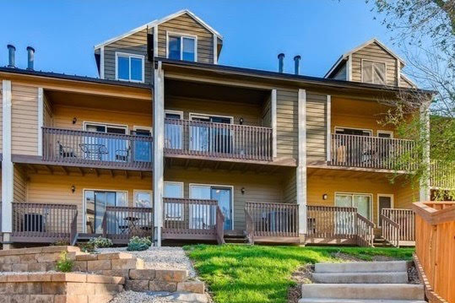 Outside View - Gold Run Condominiums