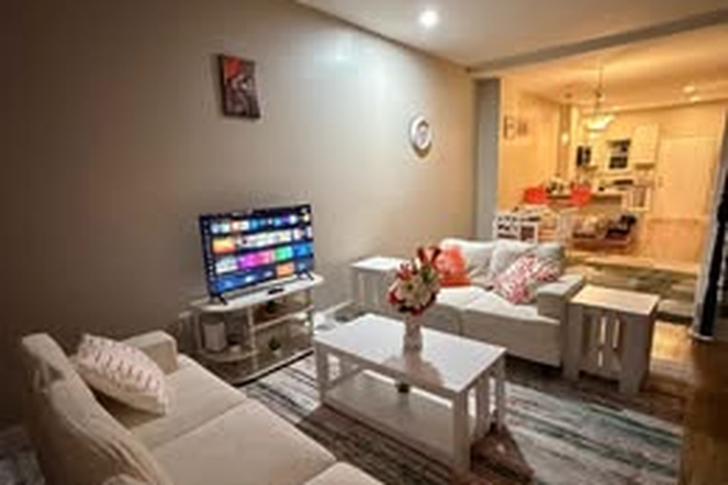 Living room - $800 - $850 per room!!! TWO Furnished Rooms !!! Renovated TH 10 mins walk to JHBSPH, JHUSON & JHH