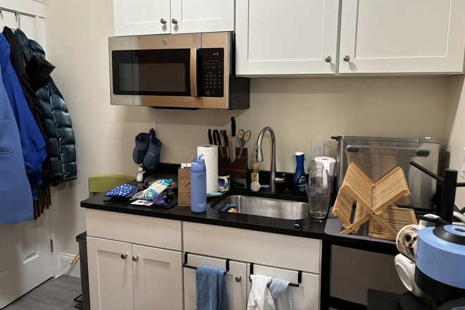 Call/text 602-317-9877 for a showing. - 9-1-26 / Renovated Studio / Granite + Stainless Kitchen / Walk-In Shower / New HWF / Look at Pics!!