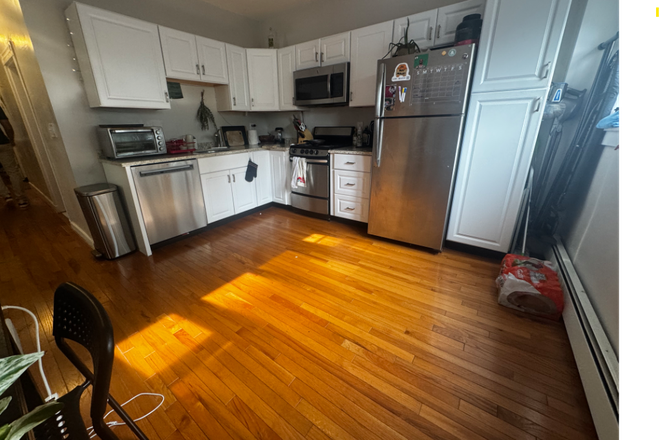 Kitchen - 2 Bed for Grad/Law Students!!