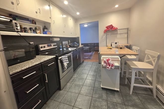 Kitchen - Kenmore Sq 3 Bed Beacon St