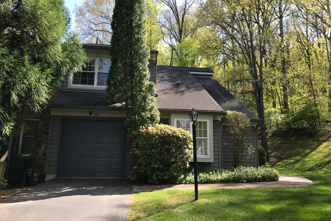 Exterior view - 3BR thome-Chicopee Dr-Princeton