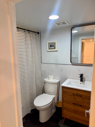 Bathroom - Full basement apartment, lots of light