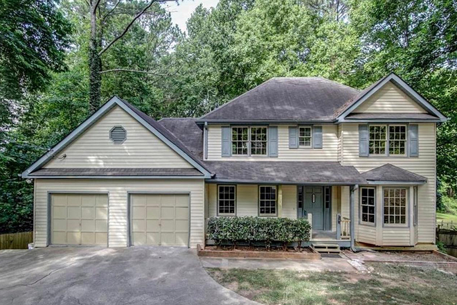 Outside View - Looking For 1-2 Roomates