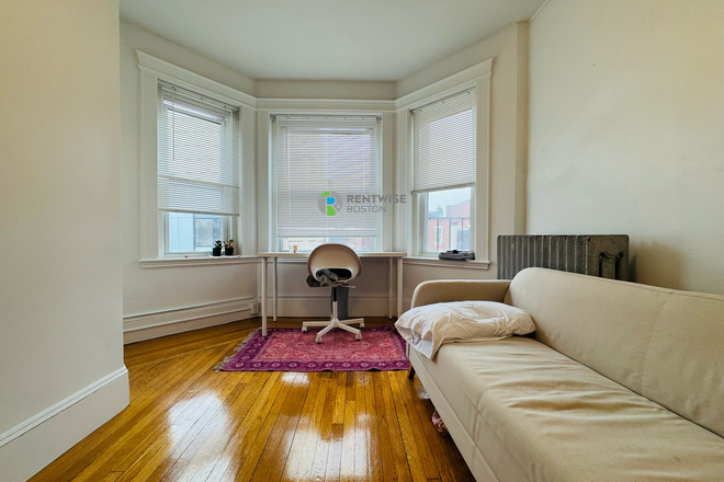 . - SEPT 2026 – Fenway Studio & 1 Bed on Hemenway St | Steps to Berklee & BoCo | H/HW Included | No Fee