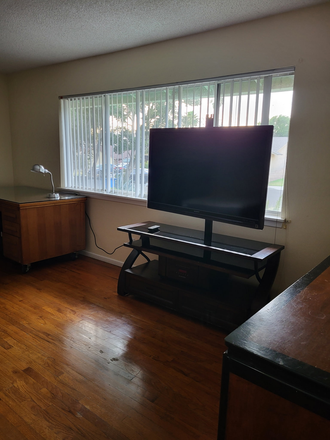 Bedroom $850 - TWO PRIVATE FURNISHED BEDROOMS W/SHARED BATH AVAILABLE WALKING DISTANCE TO UCR House