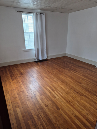 Living Room - 2 Bedroom - Available Aug 15th or Sept 1st - Walk To Tufts, Whole foods & Starbucks & Mystic River Duplex