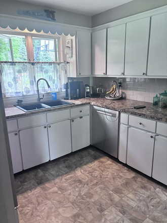 Kitchen - 4BR/2BATH Immaculate House in Hadley includes LAWNCARE/SNOW REMOVAL