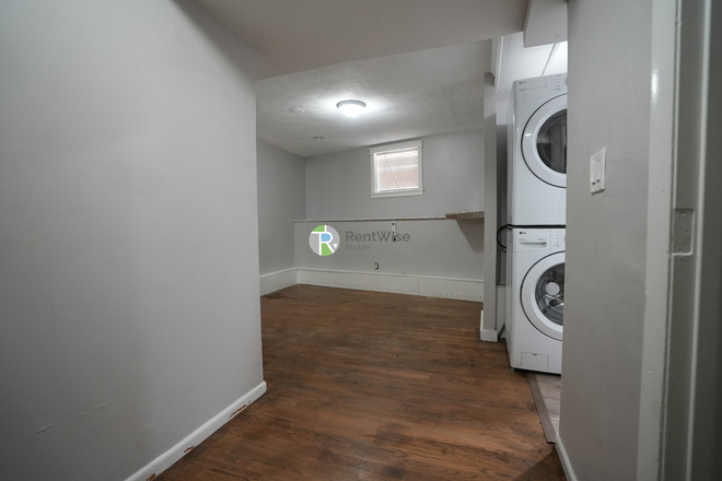 1 - AVAIL NOW-Cozy Basement Studio with W/D in unit! No Broker Fee