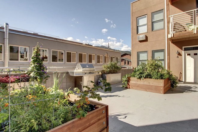Common Area with Front Door to Right - Two-Bedroom Apartment in between Campus and Pearl Street